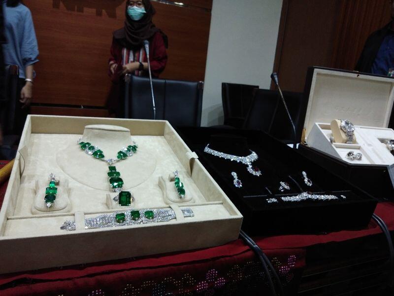 Hadiah Mahal Para Pejabat yang Dilaporkan ke KPK: Keris hingga Berlian