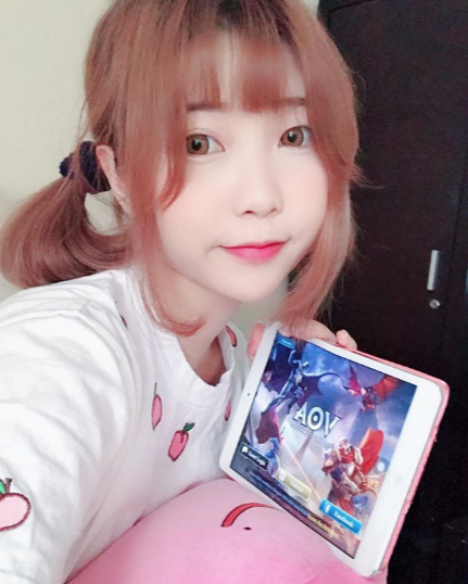 Gokil, membludaknya diva-diva peramai ulang tahun AoV yang pertama. Server Down !!! 