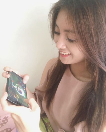 Gokil, membludaknya diva-diva peramai ulang tahun AoV yang pertama. Server Down !!! 