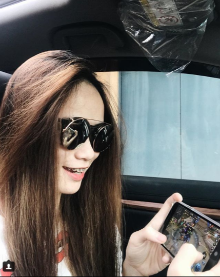 Gokil, membludaknya diva-diva peramai ulang tahun AoV yang pertama. Server Down !!! 