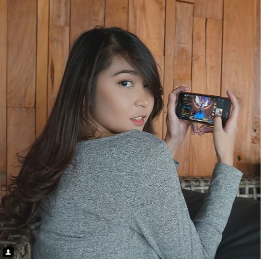 Gokil, membludaknya diva-diva peramai ulang tahun AoV yang pertama. Server Down !!! 