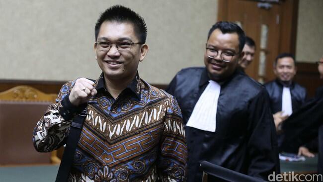 Beri 'Suap Selamatkan Ibu', Aditya Moha Divonis 4 Tahun Penjara