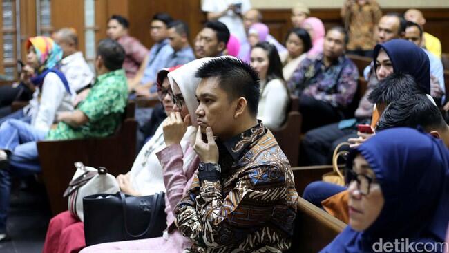 Beri 'Suap Selamatkan Ibu', Aditya Moha Divonis 4 Tahun Penjara