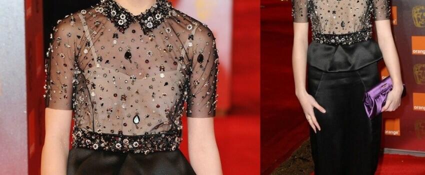 10 Inspirasi Gaya Formal Hailee Steinfeld yang Anggun dan Elegan