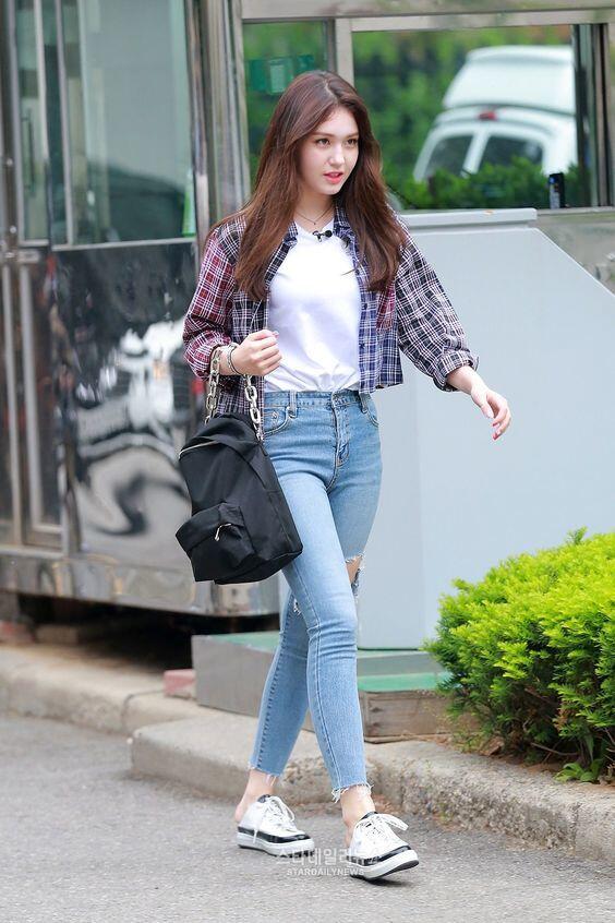 Tampil Keren Maksimal dengan 10 Gaya Kasual Ala Jeon Somi