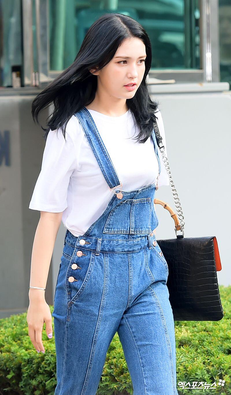 Tampil Keren Maksimal dengan 10 Gaya Kasual Ala Jeon Somi