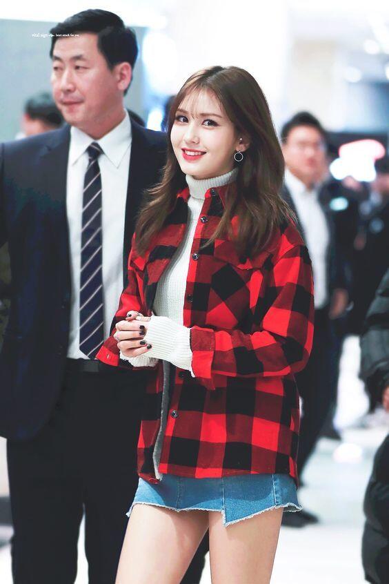 Tampil Keren Maksimal dengan 10 Gaya Kasual Ala Jeon Somi