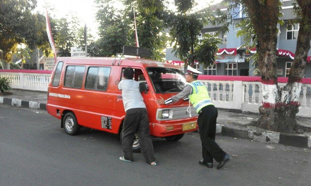 Gak Terlupakan, 6 Hal Unik Ketika Naik Angkot Jadul Ini Bikin Kangen