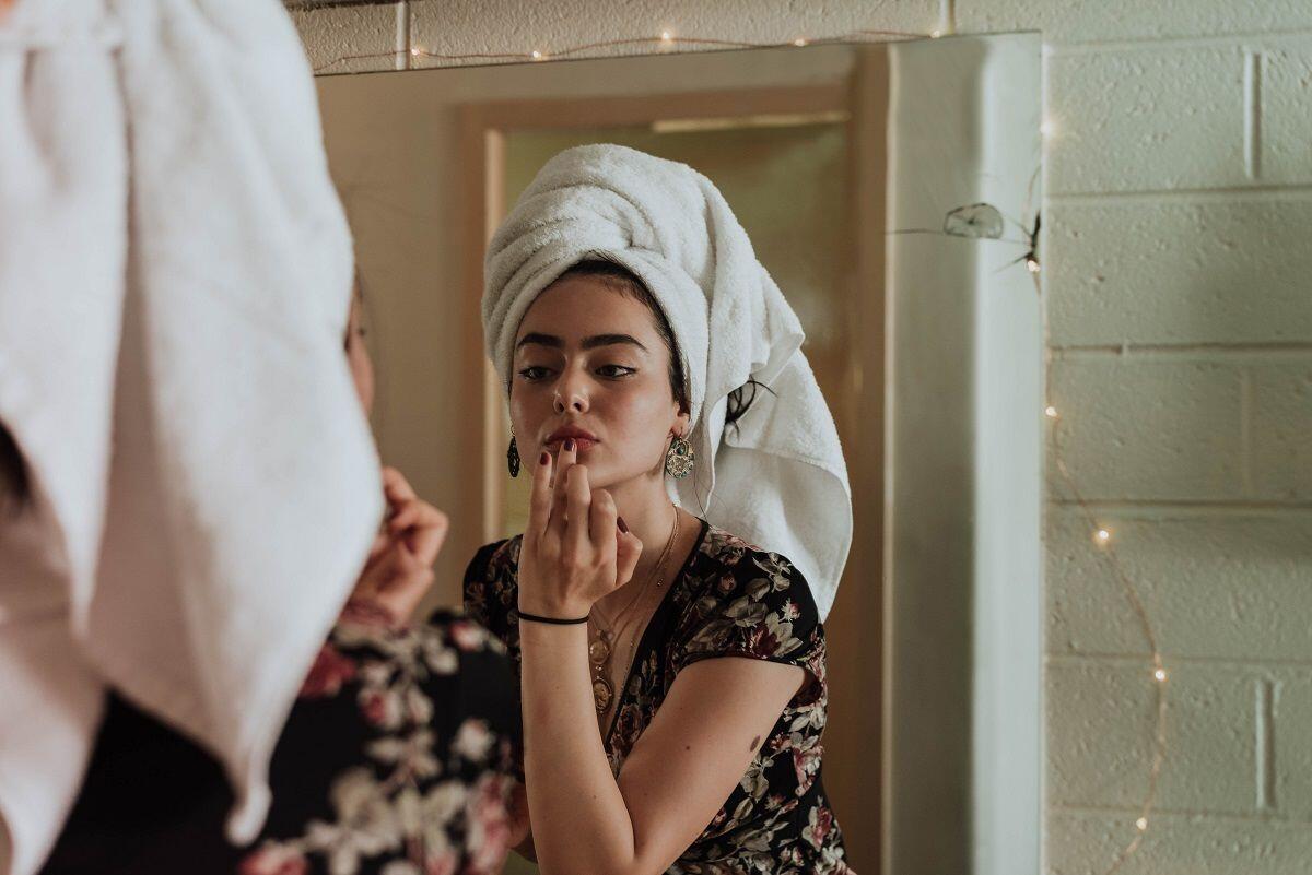 Punya Jerawat Meradang? Kempeskan dengan 5 Bahan Tanpa Kimia Ini