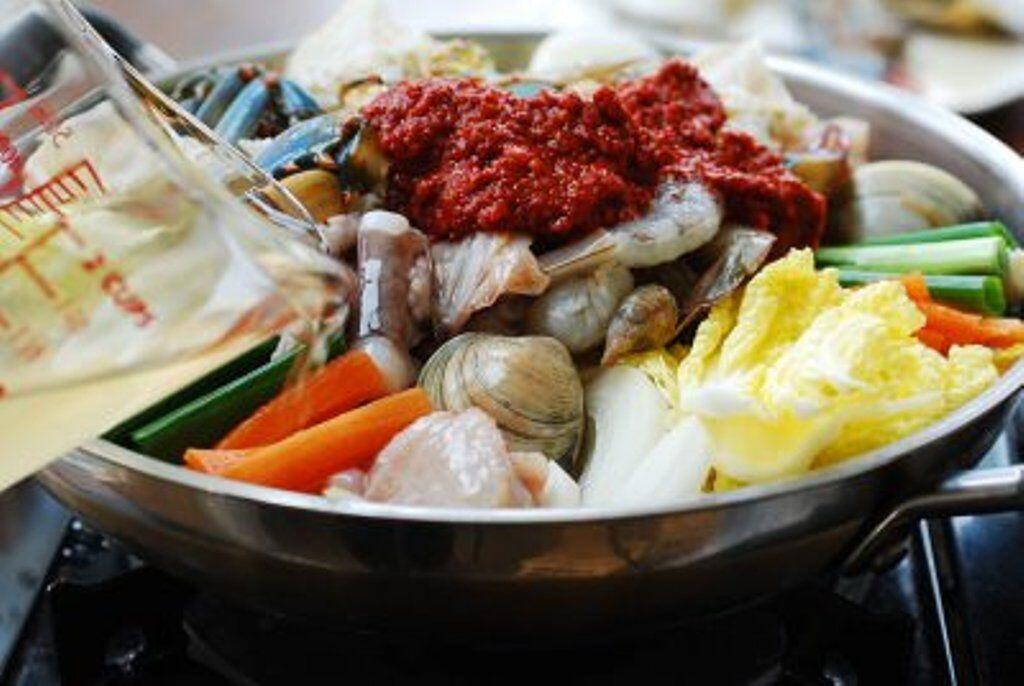 Pedas & Gurih, Ini Resep Mudah Bikin Haemul Jeongol