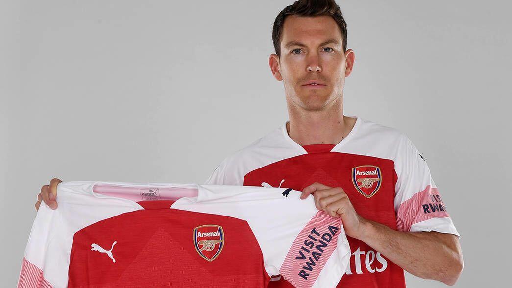 Arsenal Resmi DatangkanLichtsteiner dari Juventus
