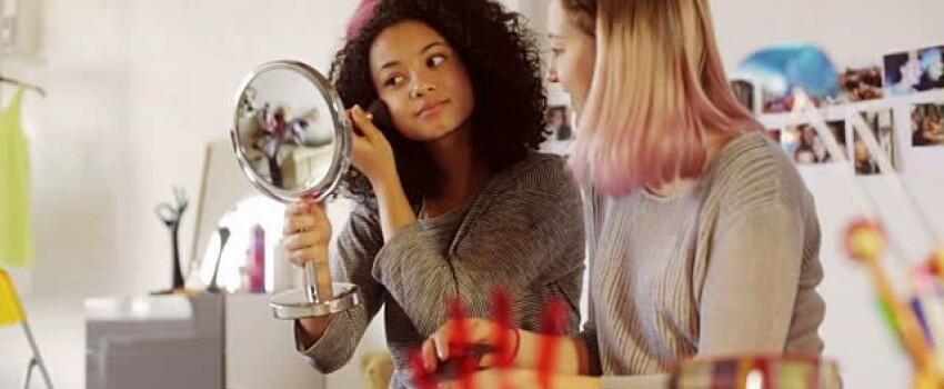 Pengen Jadi Make Up Artist Professional? Lakukan 8 Hal Ini