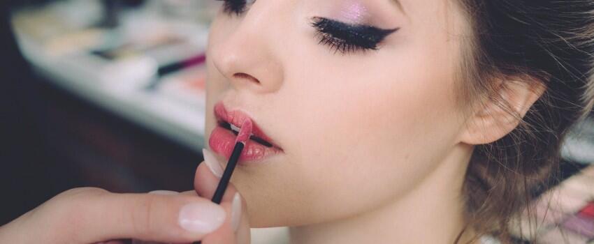 Pengen Jadi Make Up Artist Professional? Lakukan 8 Hal Ini