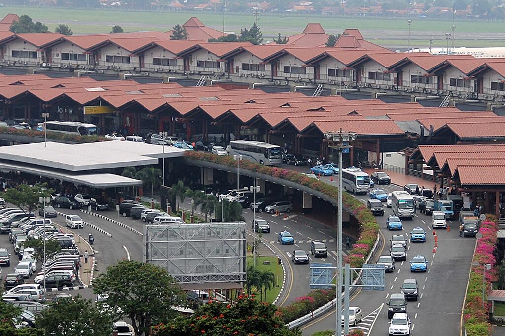 Komisi V DPR Kritisi Parkir Terminal Bandara Soetta