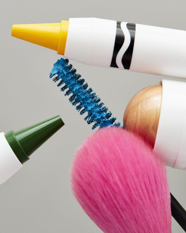 Perusahaan Krayon Ini Ternyata Memproduksi Makeup Juga Lho!