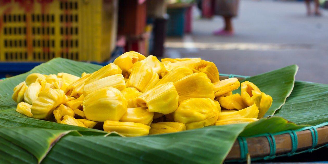 Enak Sih, tapi 10 Makanan Ini Jadi Pantangan Penderita Maag Saat Sahur