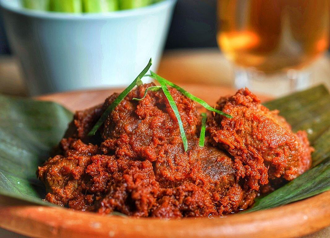 Enak Sih, tapi 10 Makanan Ini Jadi Pantangan Penderita Maag Saat Sahur