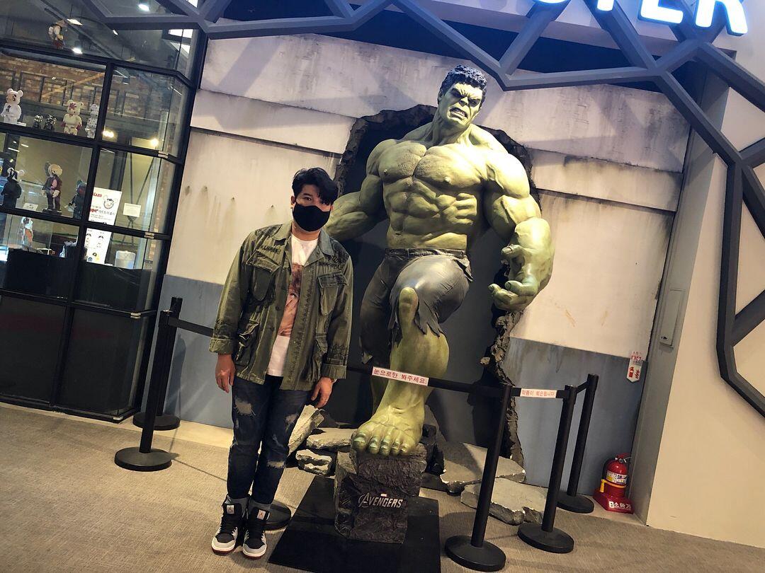 Punya Tubuh Berisi? 10 Style Buat Traveling ala Shindong Bisa Ditiru