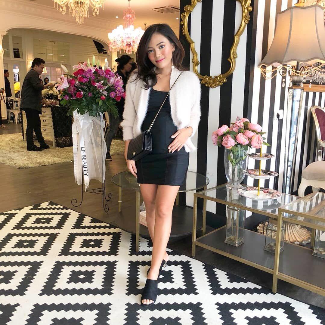 10 Potret Stylish Rachel Goddard, Selalu Kece Meski Sedang Hamil