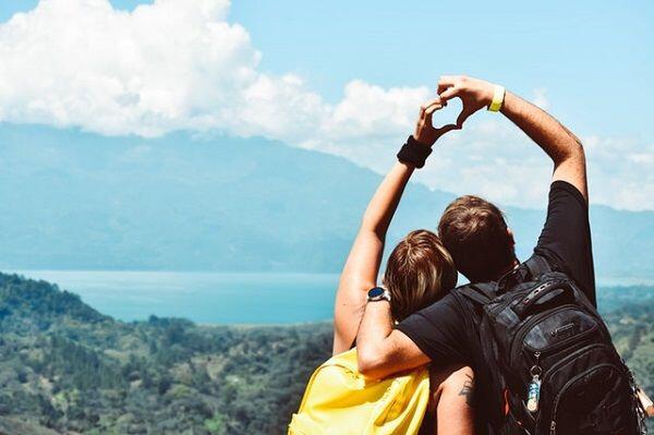 6 Alasan Cowok Gak Suka Kamu Sering Mengeluhkan Penampilan