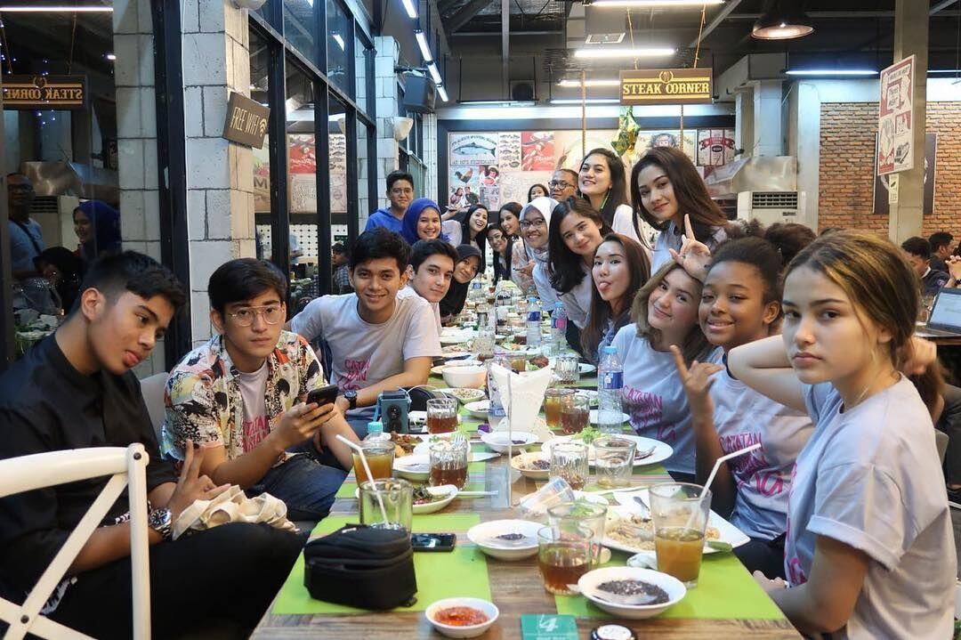 Bikin Kangen, 10 Foto Buka Bersama Para Pemain Catatan Harian Aisha