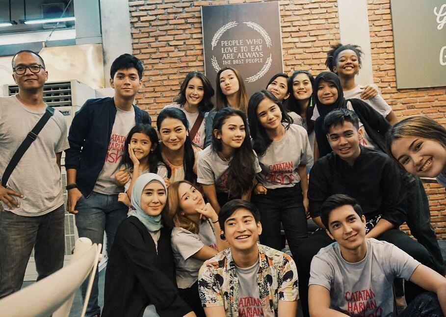 Bikin Kangen, 10 Foto Buka Bersama Para Pemain Catatan Harian Aisha