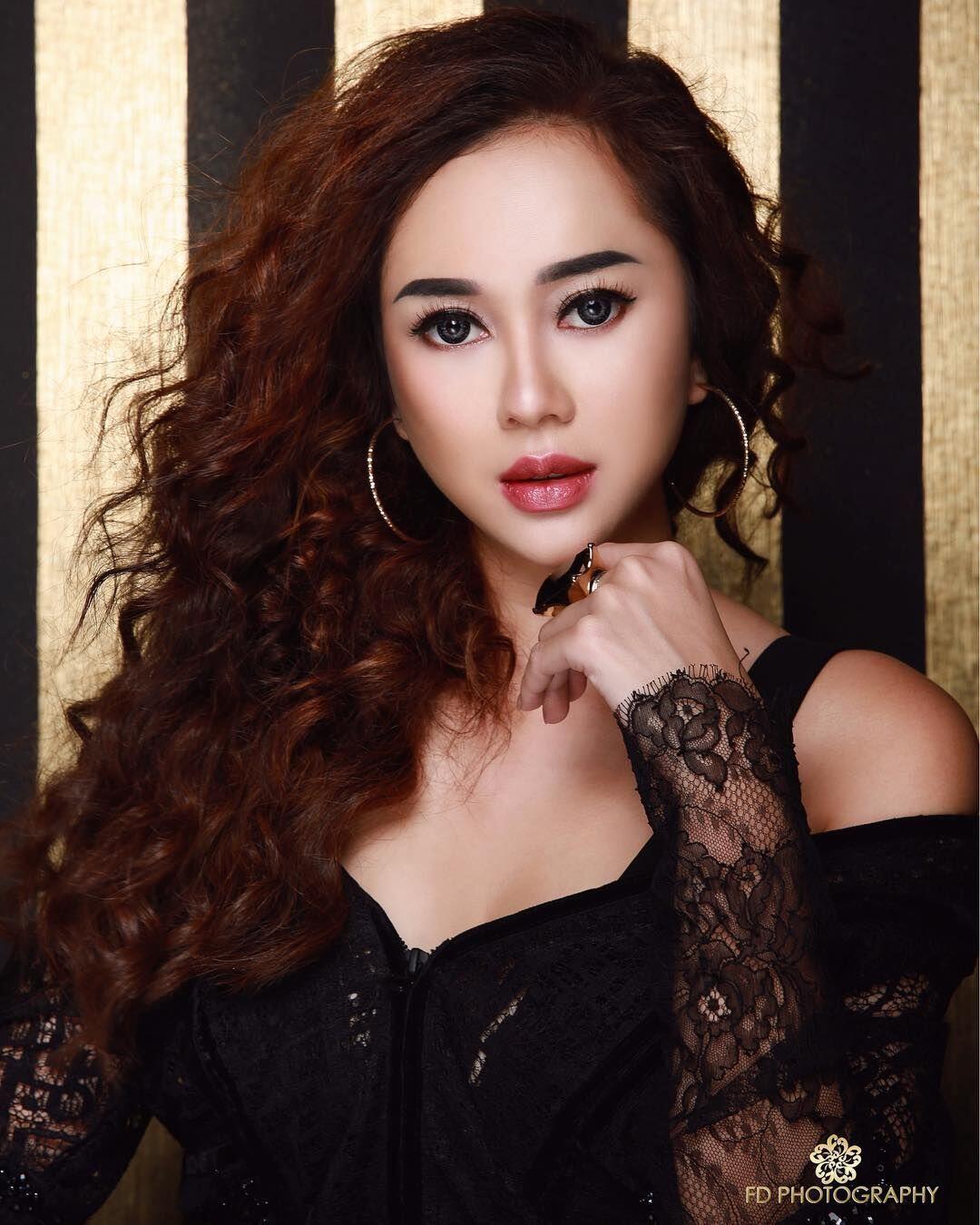 5 Artis Ini Akan Rayain Lebaran di Luar Negeri, Ada yang ke Tanah Suci