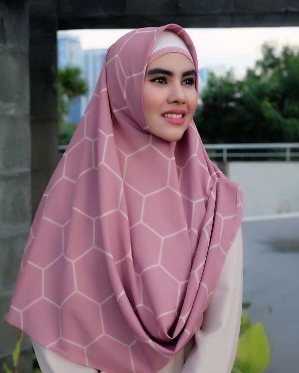 5 Artis Ini Akan Rayain Lebaran di Luar Negeri, Ada yang ke Tanah Suci