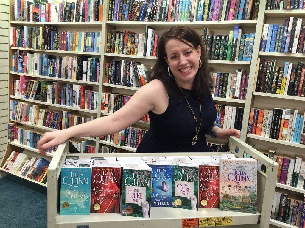 Berbakat, Ini 7 Wanita Penulis Novel Roman Paling Tersohor di Dunia