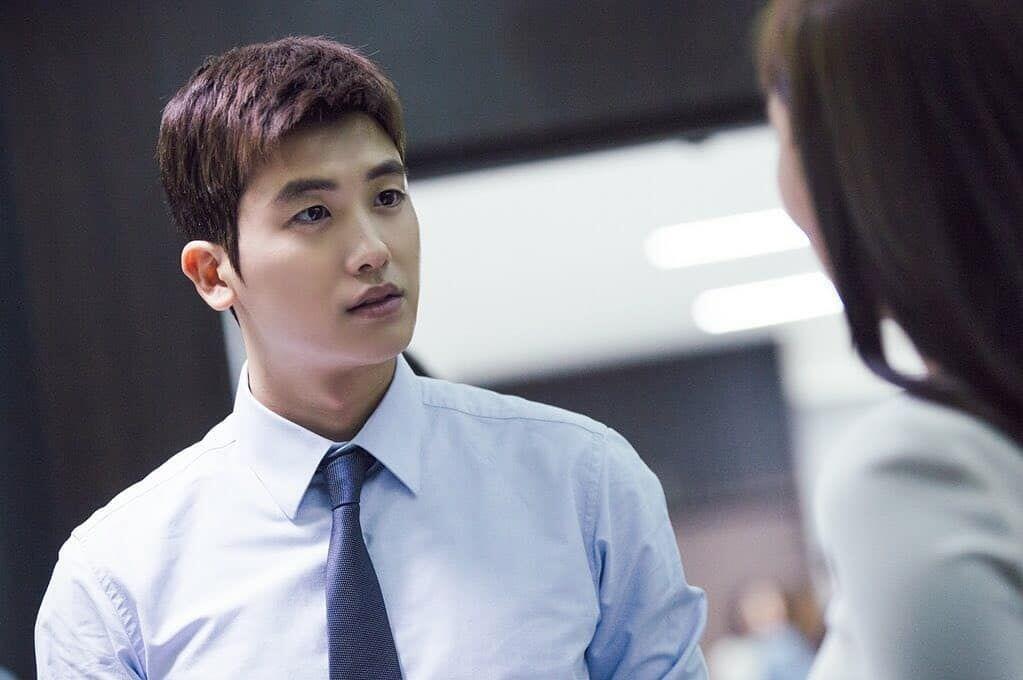 10 Potret Gagah Park Hyung Sik di Drama "Suits" Bikin Hati Luber!