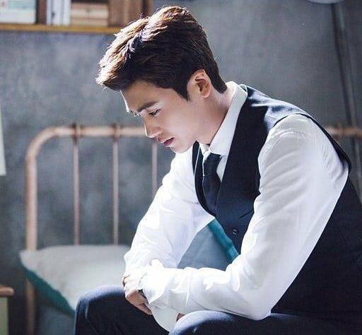 10 Potret Gagah Park Hyung Sik di Drama "Suits" Bikin Hati Luber!