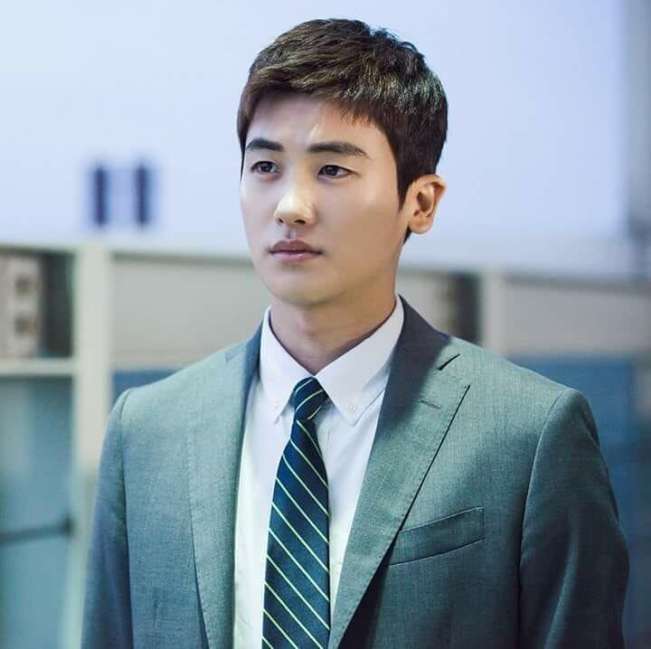 10 Potret Gagah Park Hyung Sik di Drama "Suits" Bikin Hati Luber!