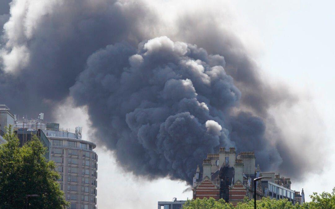 Hotel Super Mewah di London Terbakar Hebat