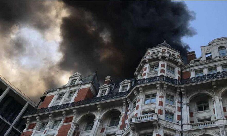 Hotel Super Mewah di London Terbakar Hebat