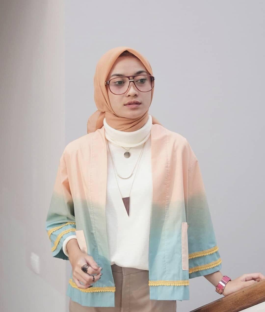 10 Ide Mix n Match dengan Outer Bagi Hijabers, Solusi Tampil Elegan Nih