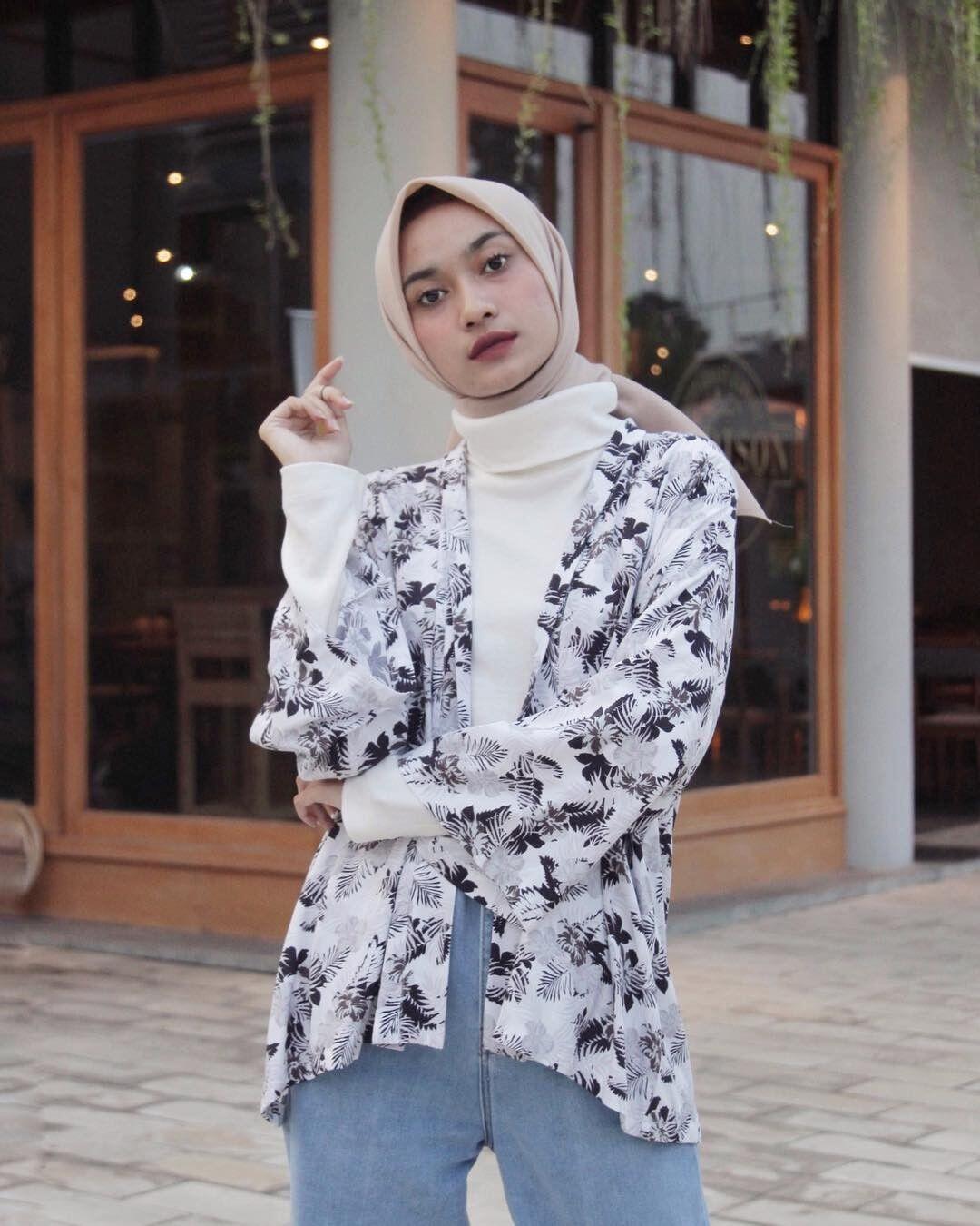 10 Ide Mix n Match dengan Outer Bagi Hijabers, Solusi Tampil Elegan Nih