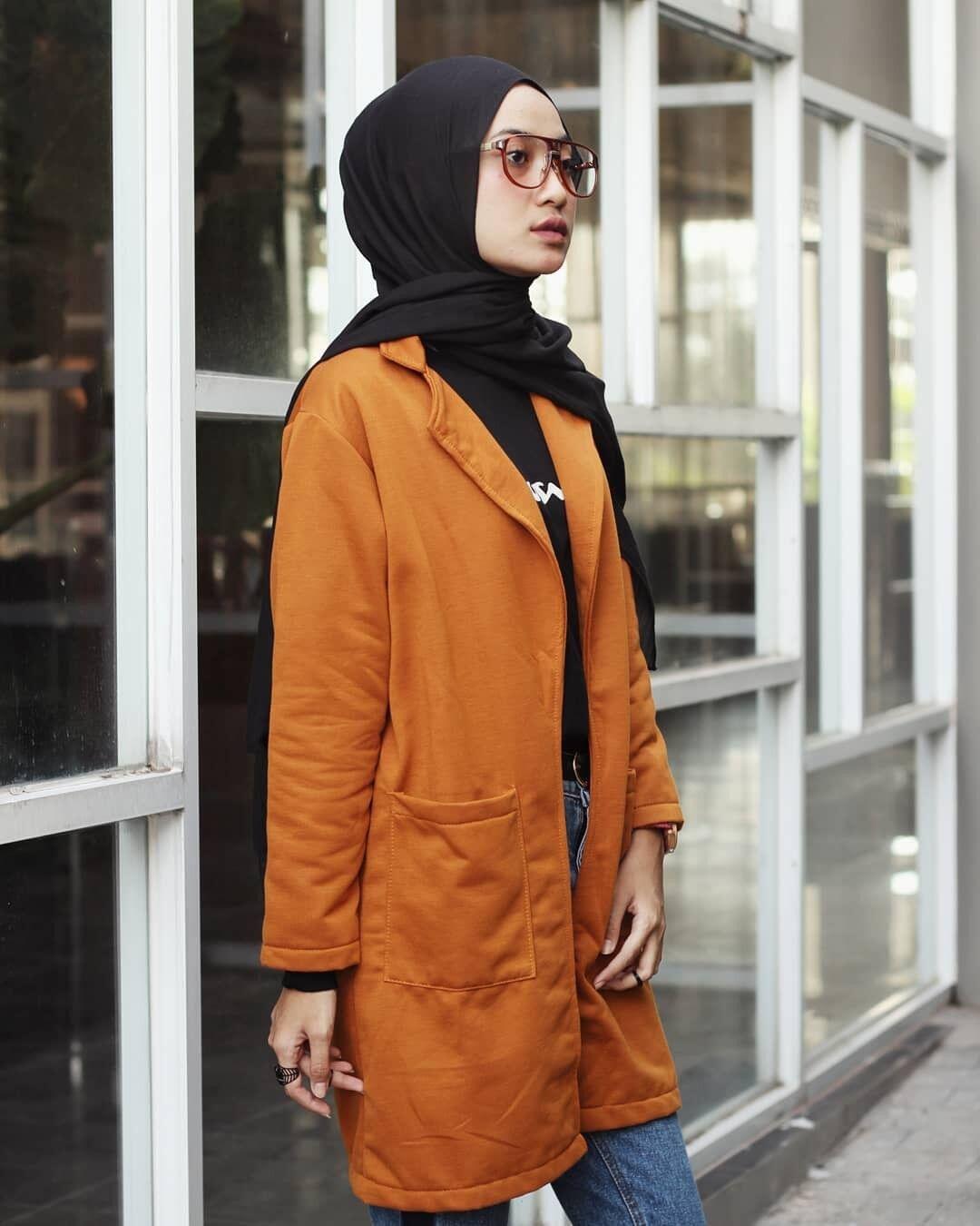 10 Ide Mix n Match dengan Outer Bagi Hijabers, Solusi Tampil Elegan Nih
