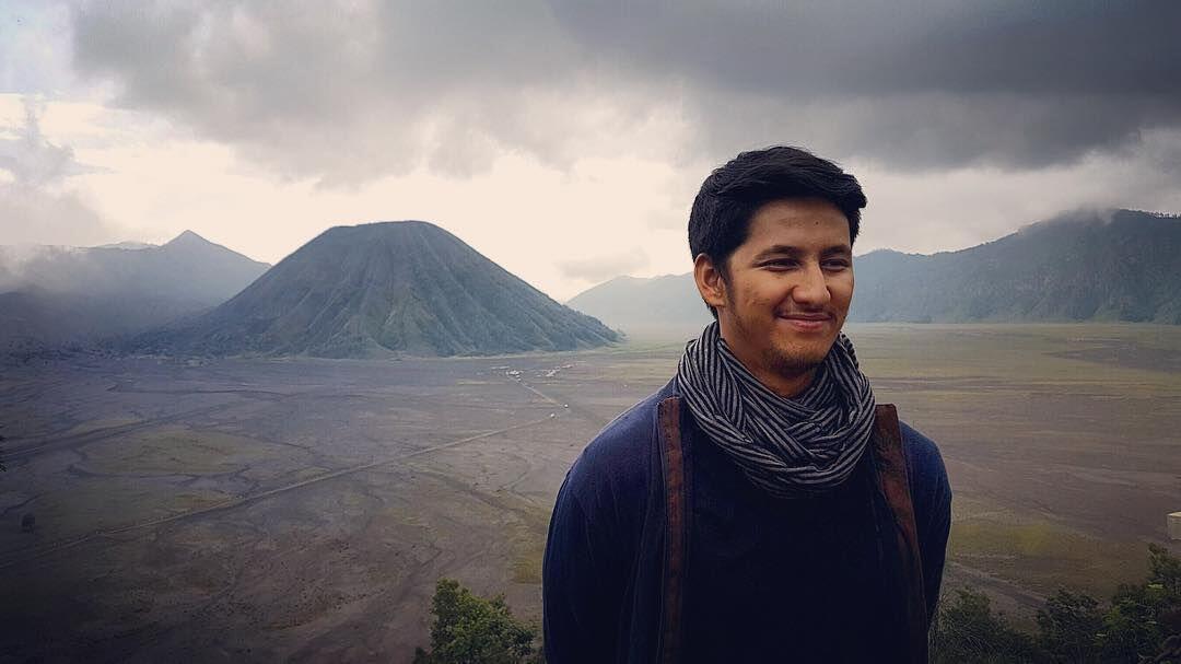 10 Gaya Simpel Randi Bachtiar, Pria Penakluk Hati Tasya Kamila