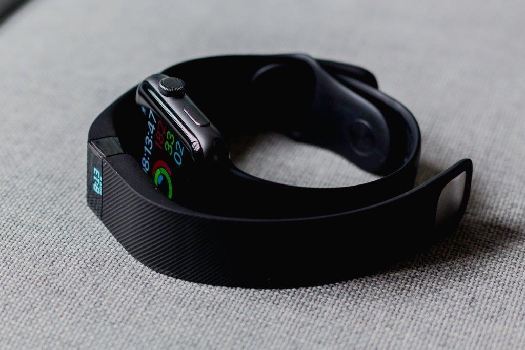 Kamu Cowok Petualang? Ini 5 Alasan Harus Pakai Smartband