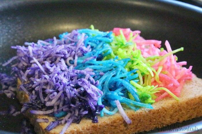 Meriahkan Sahurmu dengan Rainbow Grilled Cheese Sandwich, Kejunya Nagih!