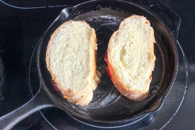 Meriahkan Sahurmu dengan Rainbow Grilled Cheese Sandwich, Kejunya Nagih!