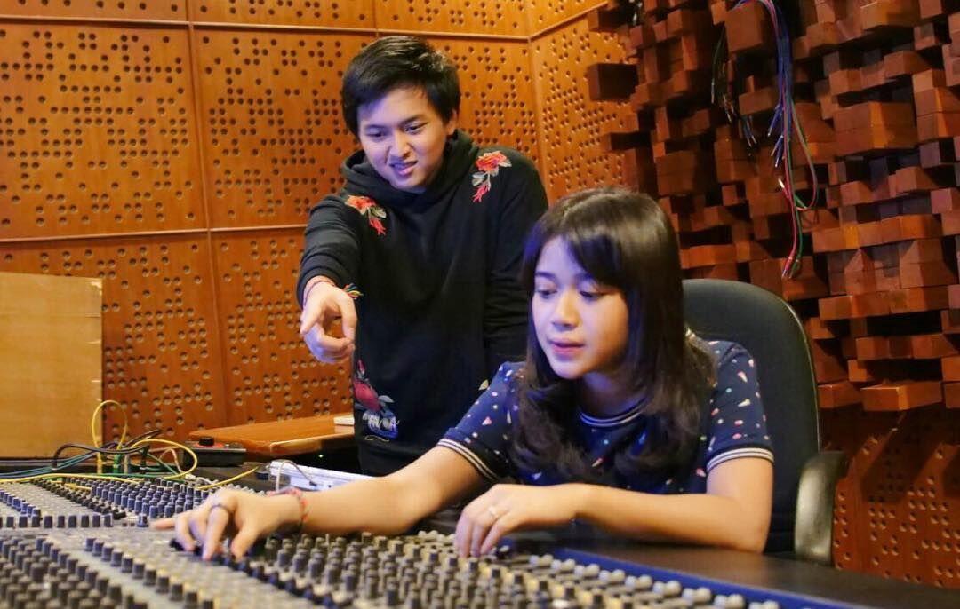 Bikin Duet Bareng, 10 Potret Manis Brisia Jodie dan Arsy Widianto