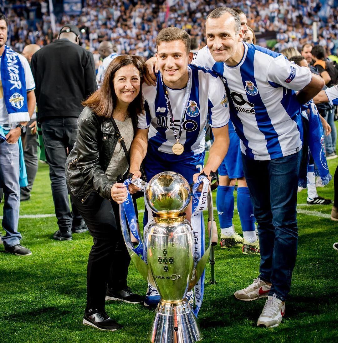 Manchester United Resmi Datangkan Diogo Dalot dengan Kontrak 5 Tahun
