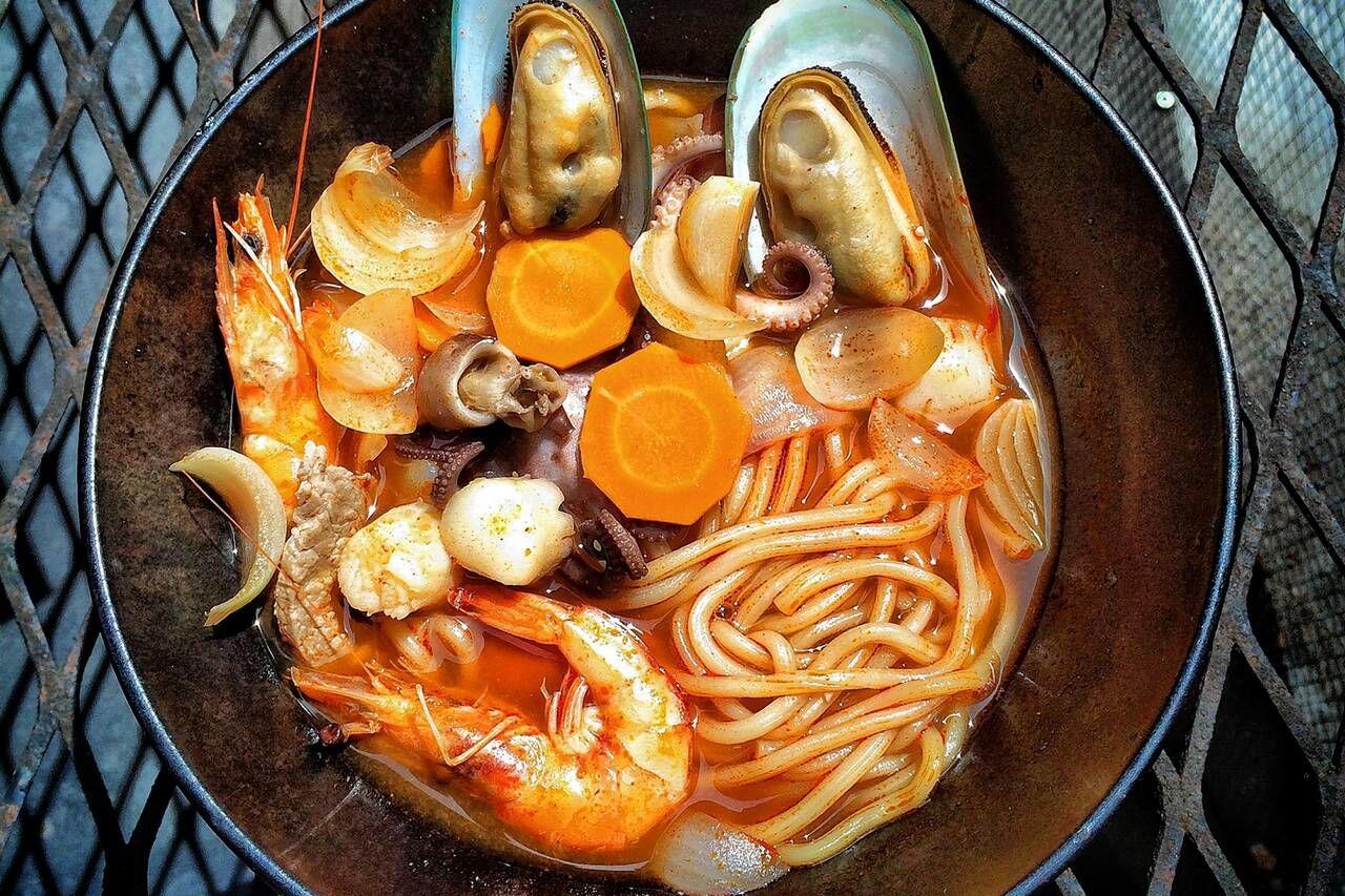 Coba Buat Jjampong Yuk, Mie Seafood Pedas Khas Korea Selatan