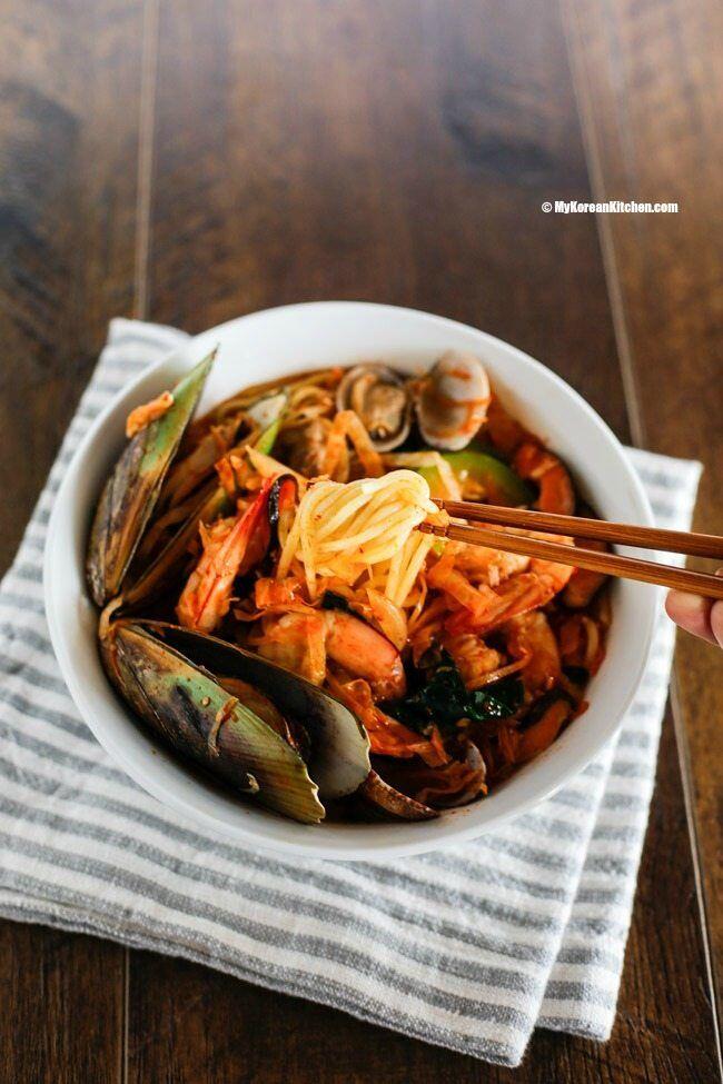 Coba Buat Jjampong Yuk, Mie Seafood Pedas Khas Korea Selatan