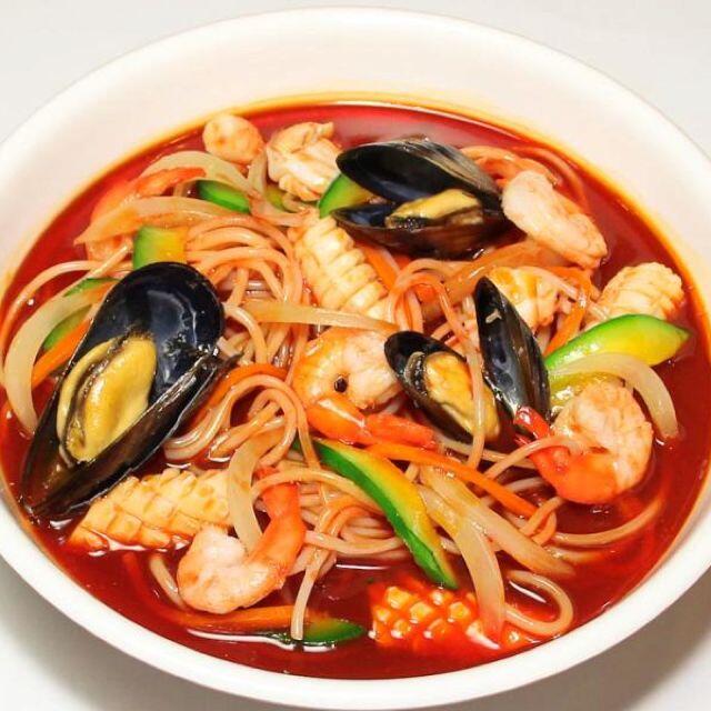 Coba Buat Jjampong Yuk, Mie Seafood Pedas Khas Korea Selatan