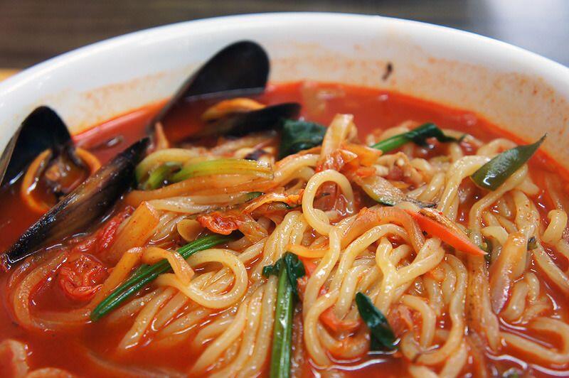 Coba Buat Jjampong Yuk, Mie Seafood Pedas Khas Korea Selatan