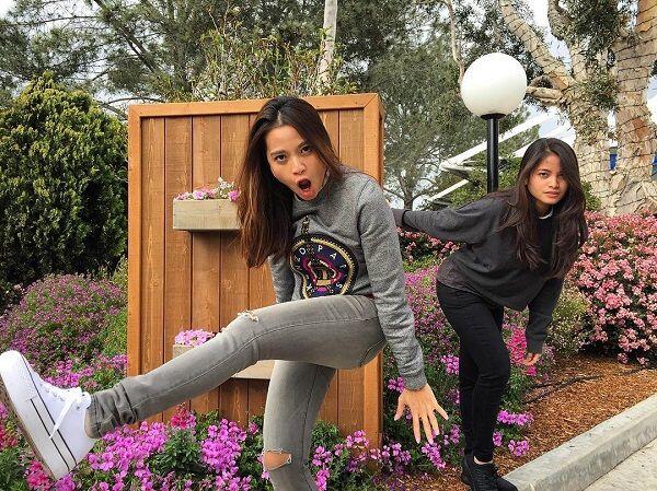10 Style Acha Septriasa di Luar Negeri, Referensi Gaya Mama Muda Kece