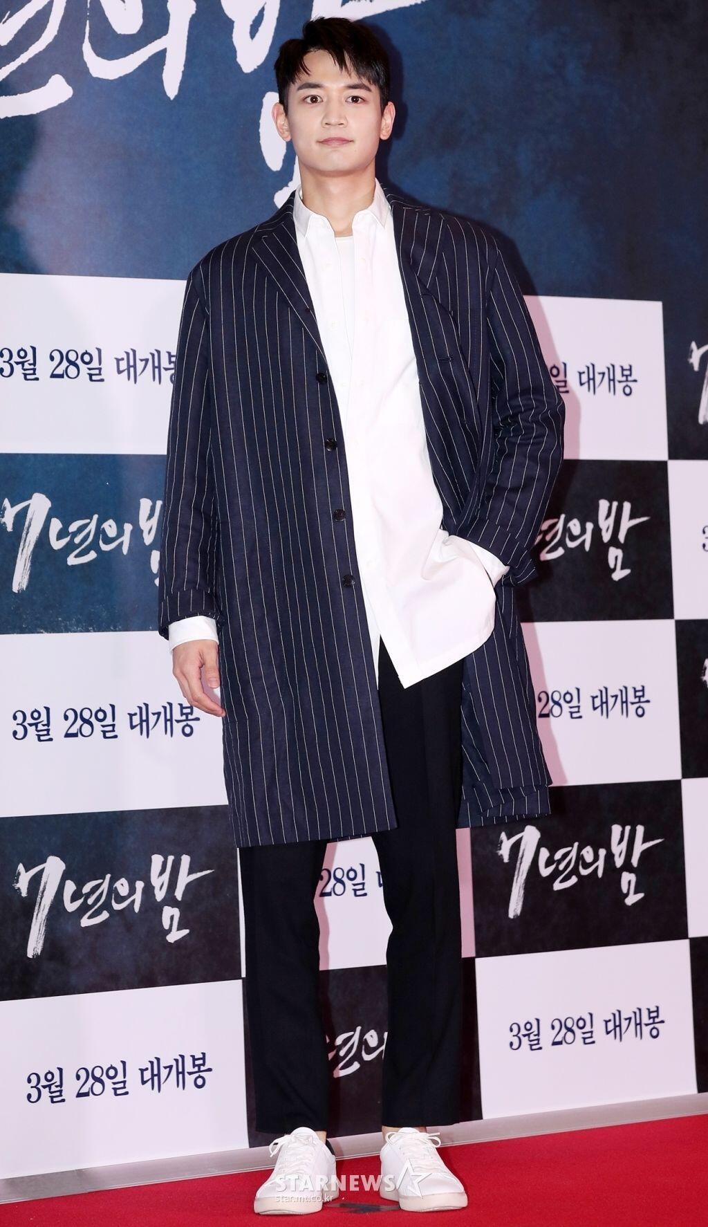 10 Gaya Outfit Minho Shinee, dari Kasual Hingga Formal