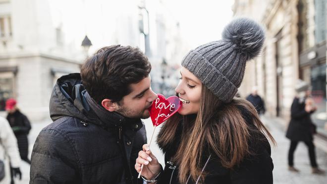 5 Tanda si Pacar Serius Dengan Hubungan Kalian